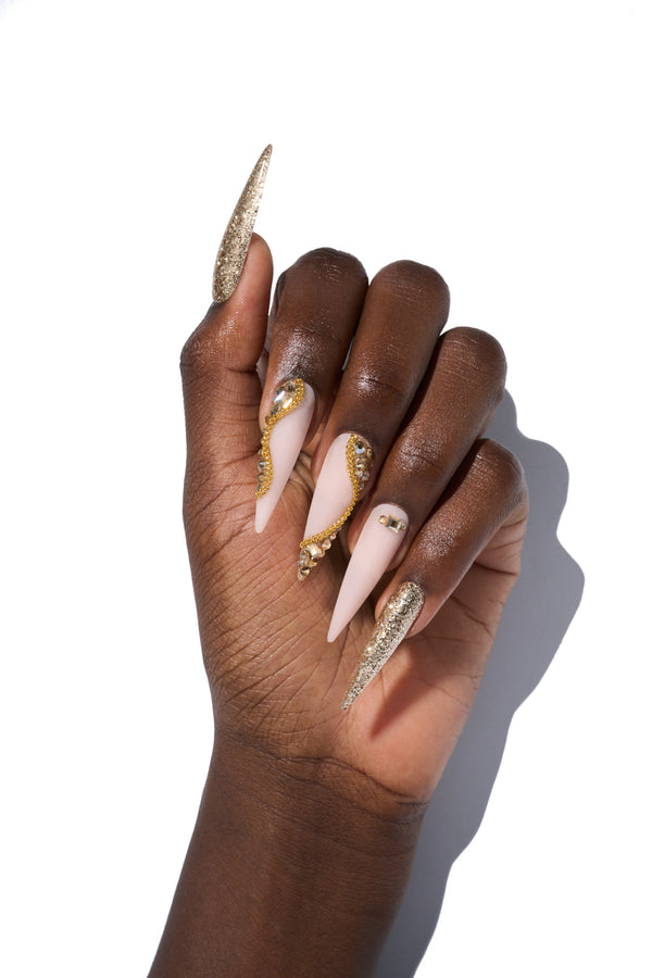 Mogul in Stiletto - Gold Card - XL